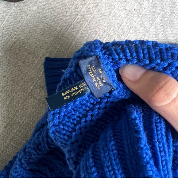 100% Extra Fine Merino Wool Turtleneck Cable Knit Sweater In Cobalt Blue - Picture 4 of 4